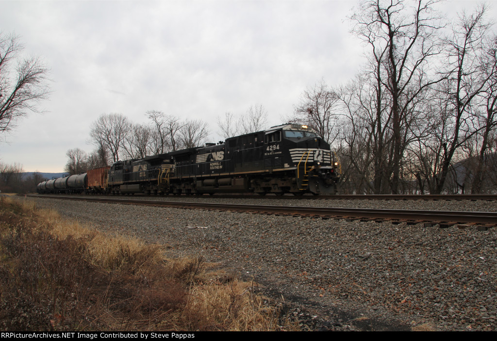 NS 4294 with train 66R at MP 116